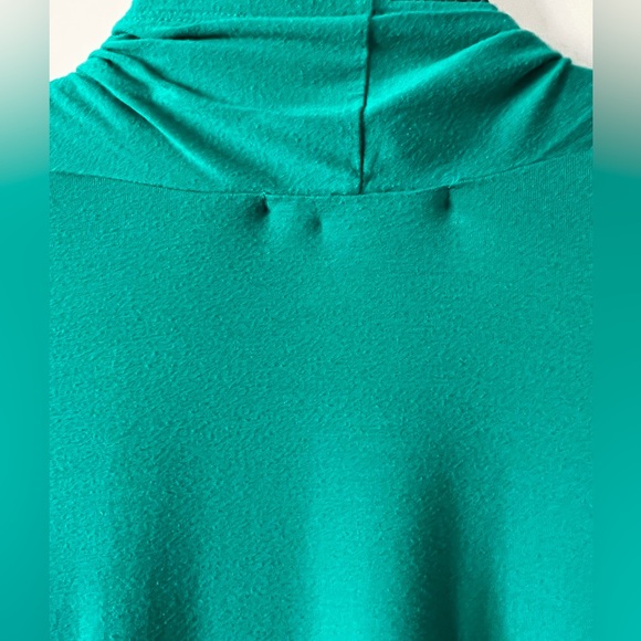 Beautiful turquoise blue Apt 9 cardigan. Measurement is 30 inches in length. - Picture 5 of 6